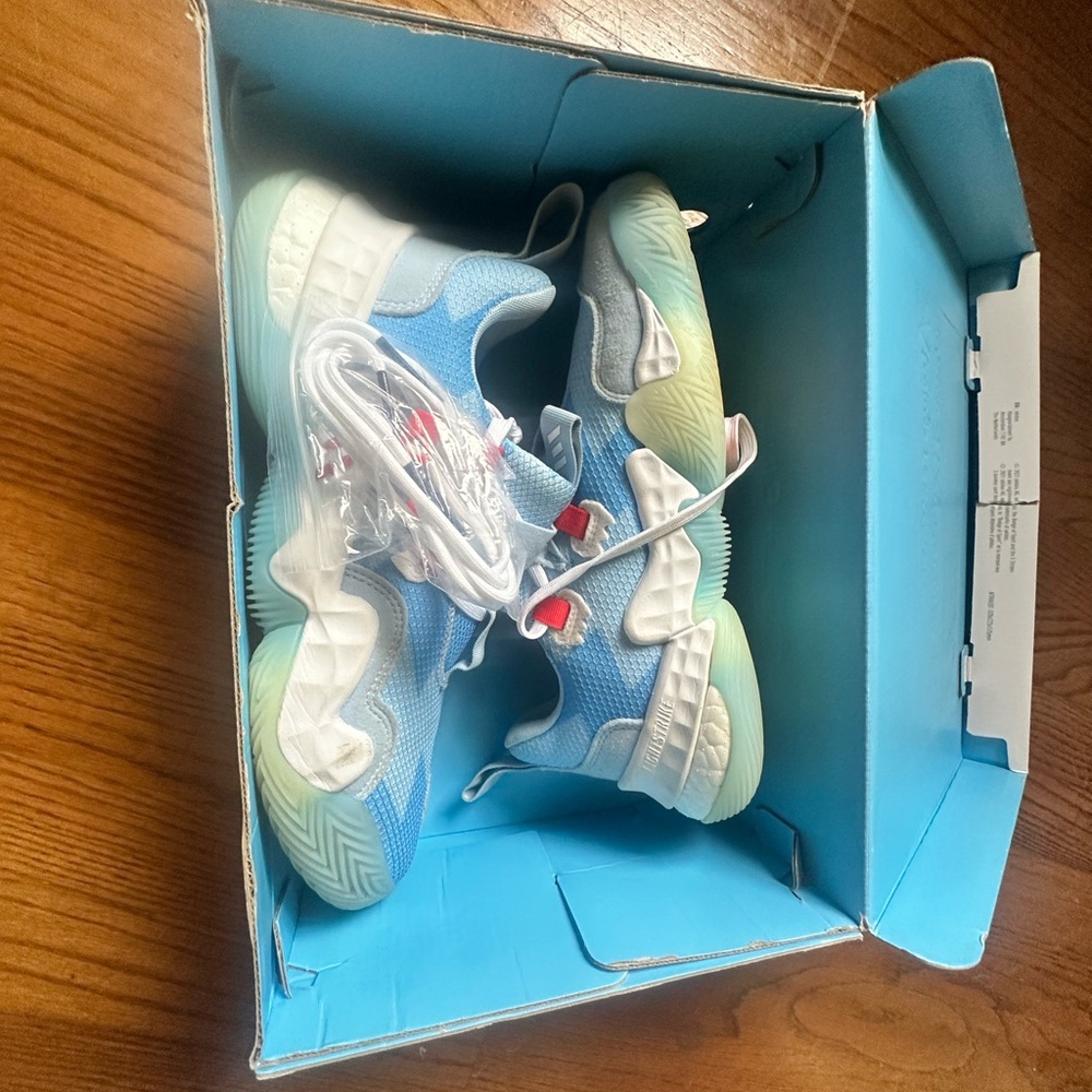 Adidas Blue and White Sneakers Modern Design - Picture 1 of 6